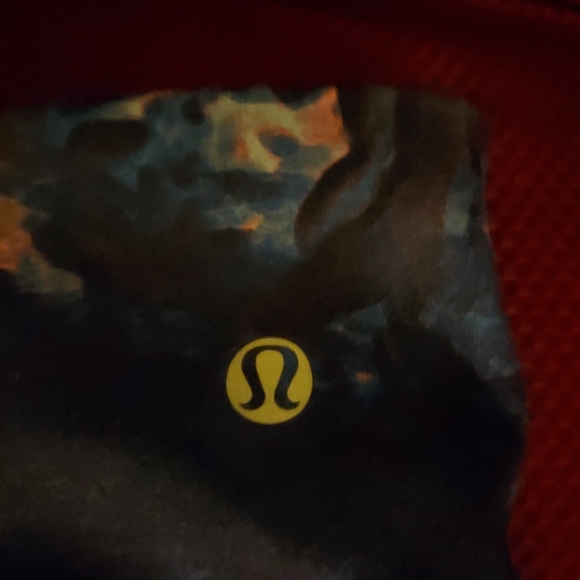 Lululemon Bundle! 2crop leggings sz8, 1reversible NWT Purple Uplifting Scrunchie - Picture 3 of 11